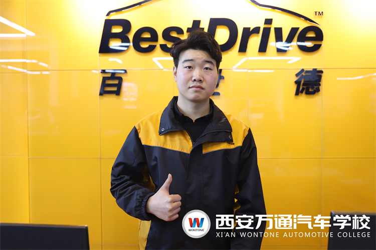 萬通優(yōu)秀畢業(yè)學子：青春就是勇往直前！