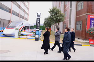 深化校企合作 實現共贏發展 ——西安北客站姜隊長一行到我?？疾旖涣? width=