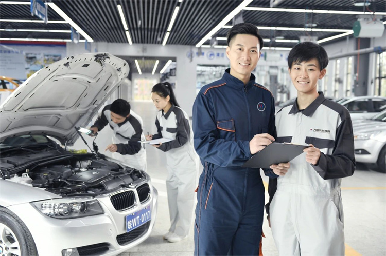央視：職業院校學生一樣能當兵、上大學、考研、公務員和事業編